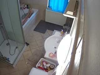 voyeurcam-julmodels-bath-2nd-2 webcam model stream image