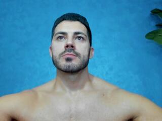 Cutler Q webcam flirt4free model stream image