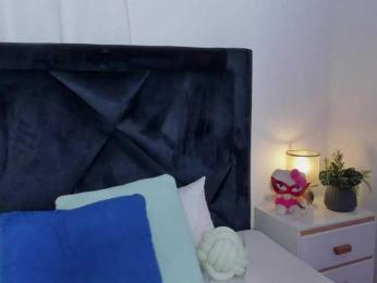 Lily-Woodz webcam bongacams model stream image