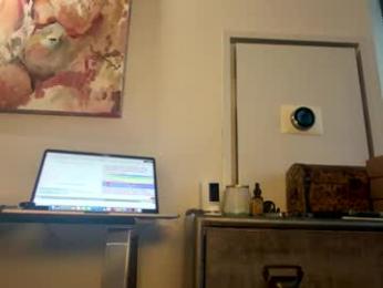 hawt_ass_milf webcam model stream image