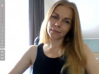 BlondaTina webcam model stream image