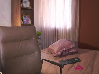 Hanah Evans webcam model stream image