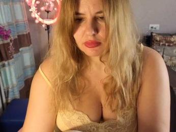 AvaQueen webcam model stream image