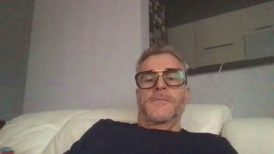 Axl_hot webcam cam4 model stream image