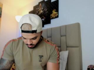 Axel Crow webcam flirt4free model stream image