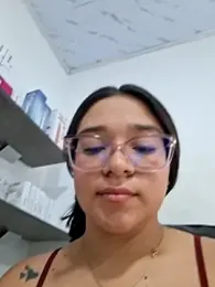 -VICKKY webcam model stream image