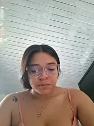 -VICKKY webcam model stream image