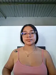 -VICKKY webcam model stream image