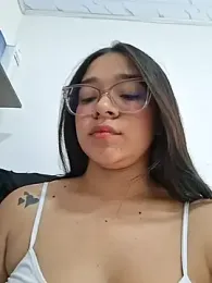 -VICKKY webcam model stream image