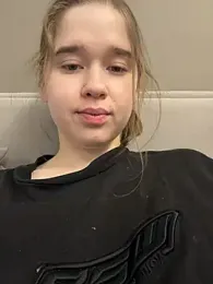 HornyGirlH webcam model stream image