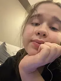 HornyGirlH webcam model stream image