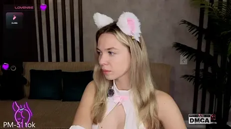 Holl1Would webcam stripchat model stream image