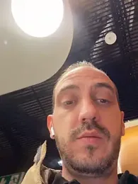 AlexGogo23 webcam model stream image