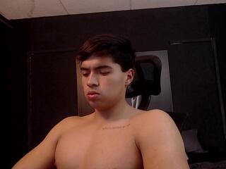 Noah Bezs webcam model stream image