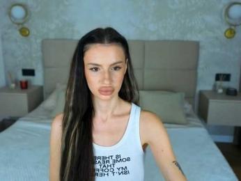 SnowWhiteee webcam bongacams model stream image