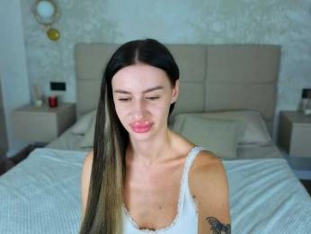 SnowWhiteee webcam model stream image