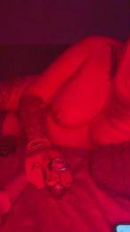 DiscreetBlonde webcam model stream image