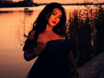 AdiraMaeven webcam model stream image