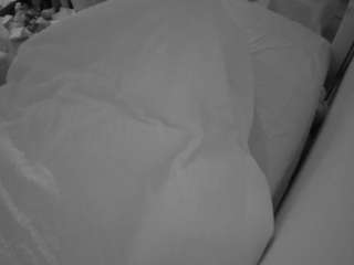 voyeurcam-julmodels-whitebed-4 webcam model stream image