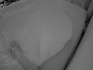 voyeurcam-julmodels-whitebed-4 webcam model stream image