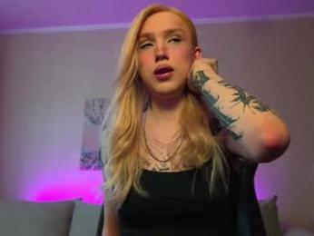 twiinkie_pie webcam chaturbate model stream image