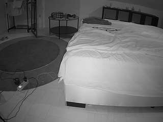 voyeurcam-julmodels-whitebed-6 webcam model stream image