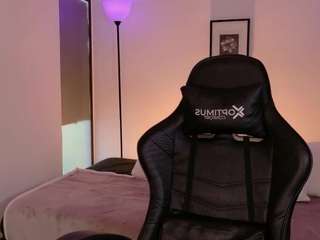 alyconner webcam model stream image