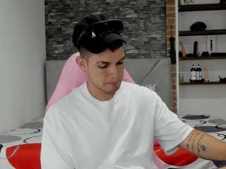 boyy-hott webcam model stream image