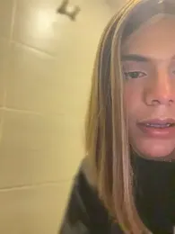 Flora_Minx webcam model stream image