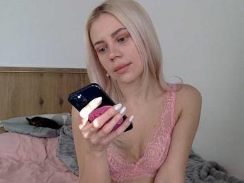 krazyBitch webcam model stream image