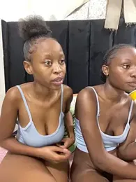 LonelyQueenxx25 webcam stripchat model stream image