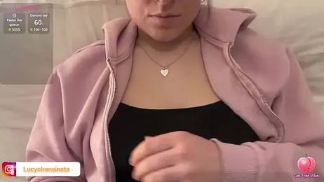 Lucyschickt webcam model stream image