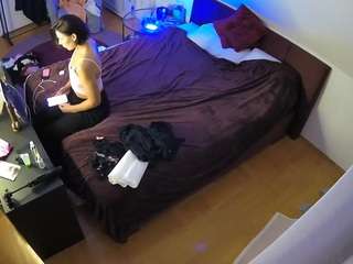 voyeurcam-julmodels-whitebed-2 webcam camsoda model stream image