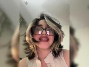 Honey_buns webcam bongacams model stream image