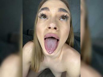 Pussyya webcam model stream image