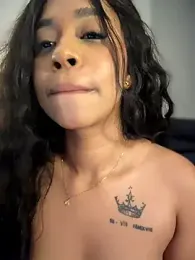 bella__honey webcam model stream image