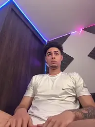 bigryann23 webcam stripchat model stream image