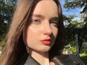 BritniVolland webcam model stream image