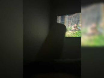 Ariel-la webcam model stream image