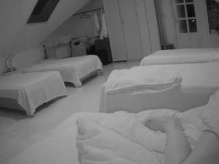 voyeurcam-julmodels-bed-3 webcam model stream image