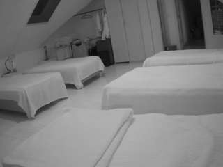 voyeurcam-julmodels-bed-3 webcam model stream image