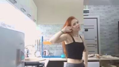 ZettaNeubaum webcam model stream image