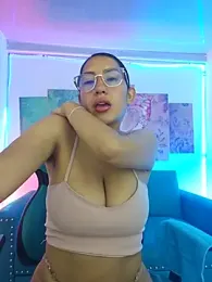 Sofi_hot_4m webcam model stream image