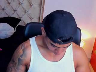 andrew-wolf webcam model stream image