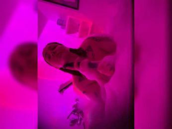 HotMerry webcam model stream image