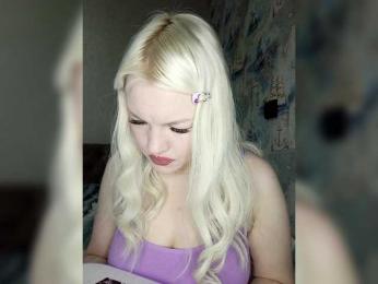 AlenkiyCvetochek webcam model stream image