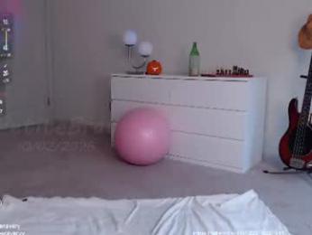 petitebrat webcam chaturbate model stream image