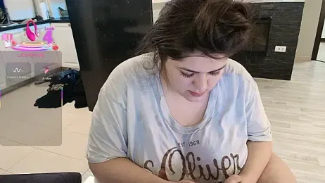 Layla- webcam model stream image