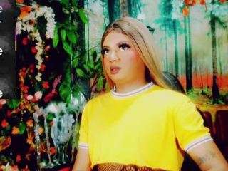 mayka-brunette01 webcam camsoda model stream image