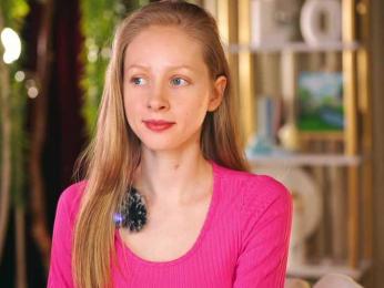 MiaVebes webcam model stream image